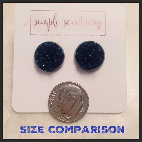 ๐H/P 5/18๐DRUZY EARRINGS ON A GUNMETAL SETTING๐ - Picture 5 of 5